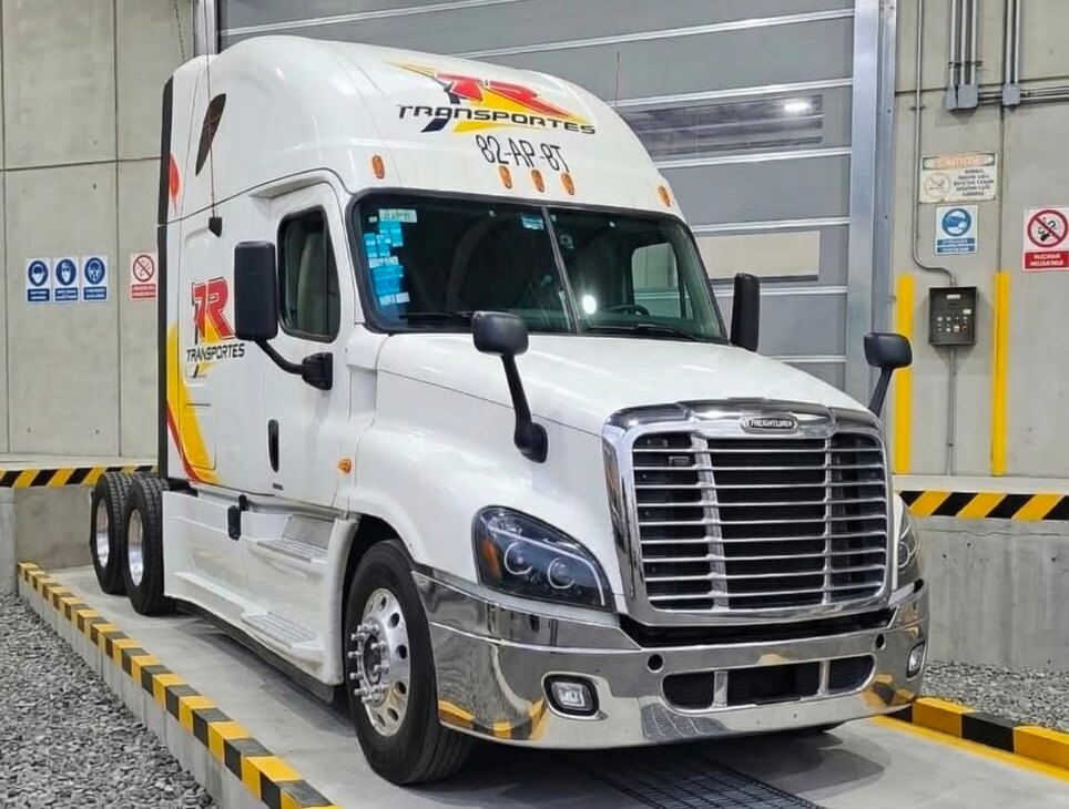 Tractocamión Freightliner Cascadia de Transportes Reyes Romero