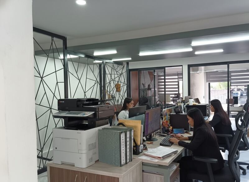 Equipo administrativo de Transportes Reyes Romero