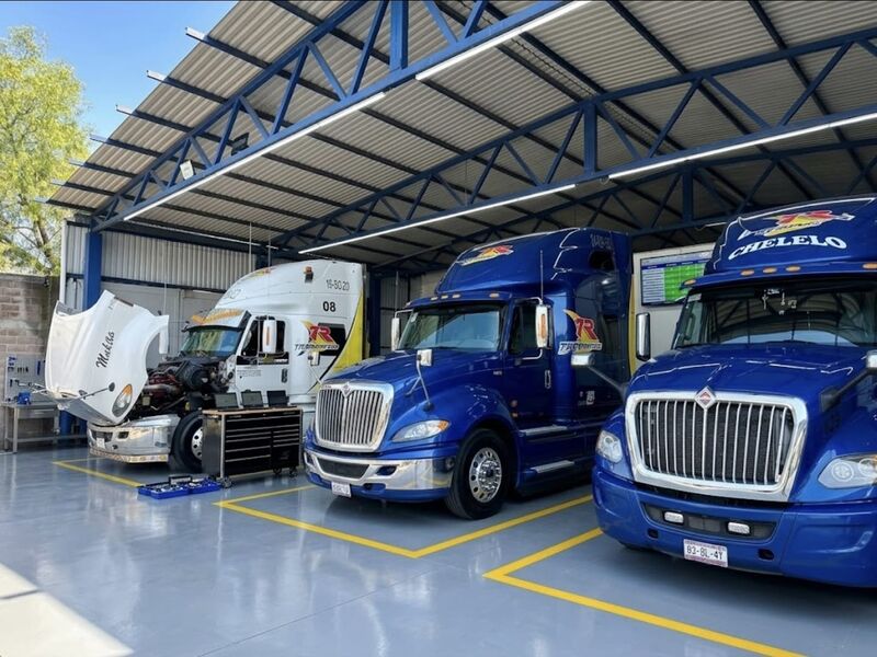Taller mecánico de Transportes Reyes Romero en la Ciudad de México